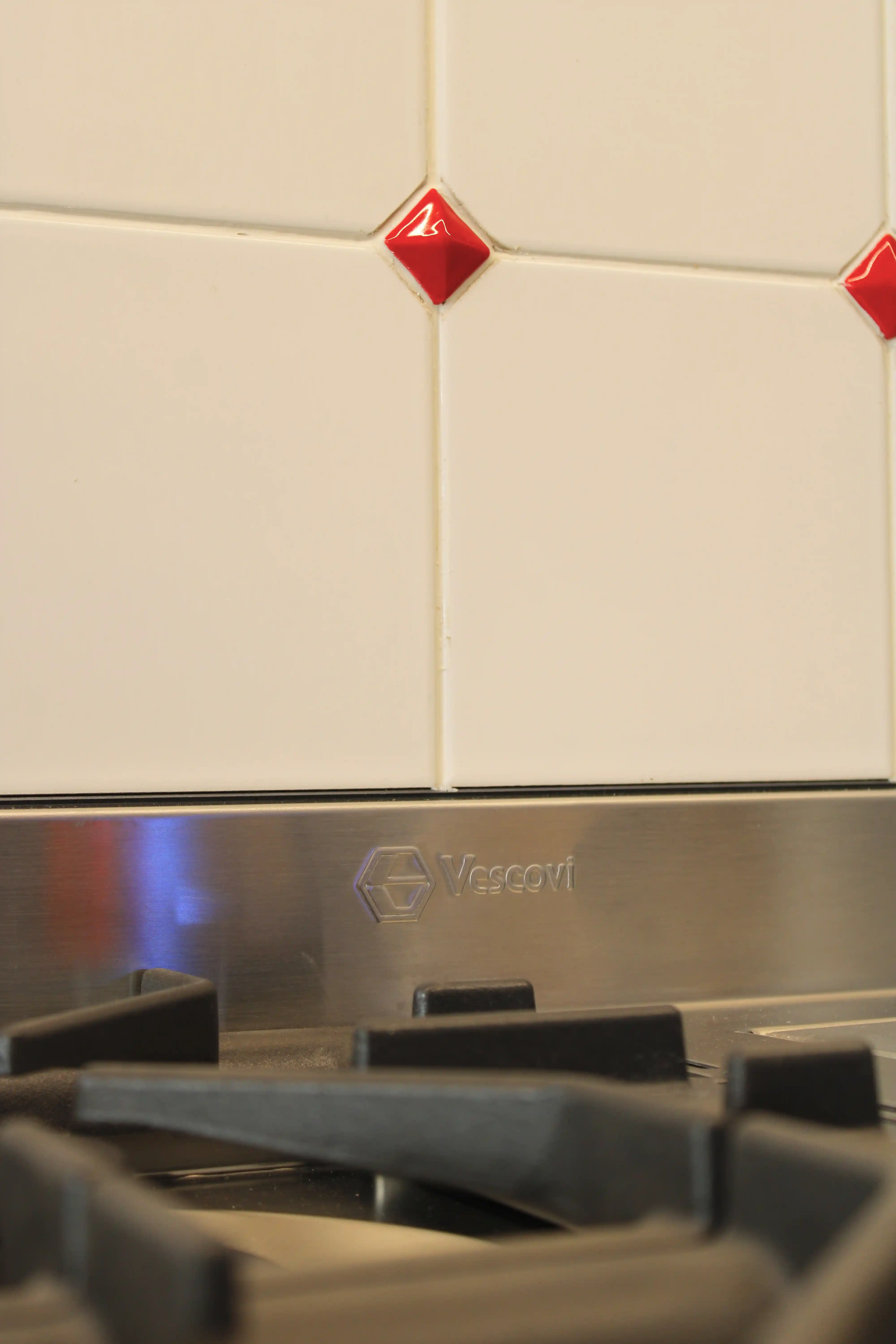 Cucina combinata 180 moderna - Dettaglio logo stampato inox